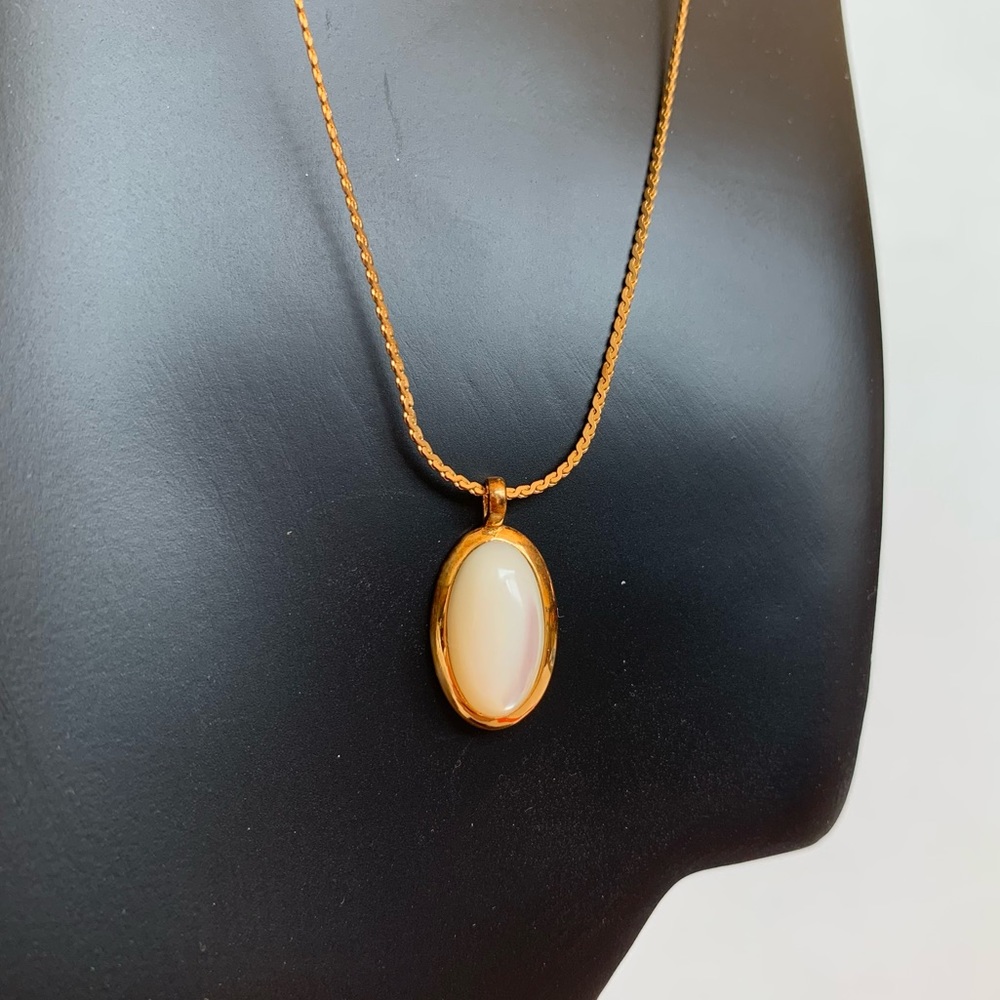 Vintage 12K GF Oval Mother of Pearl Necklace, NWOT, 17 Inches Long - Picture 7 of 12